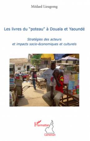 Les livres du &quot;poteau&quot; à Douala et Yaoundé